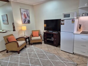 Interior - Hibiscus Delights @ Apartment 34 - a gorgeous apartment in the northern tropics. (Port Douglas)