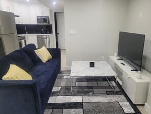 Living area - Elegant 2 Bedroom Suite - High-End Comfort! (Calgary)