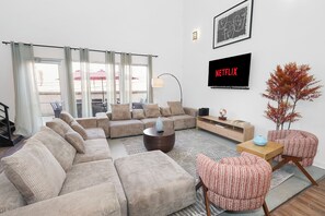 Living area - Huge 5BR Heart of Fulton Market, Duplex of dreams (Chicago)