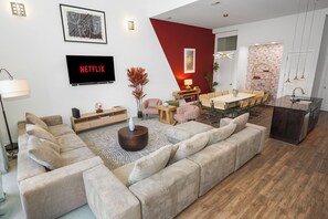 Smart TV, table football, books - Huge 5BR Heart of Fulton Market, Duplex of dreams (Chicago)