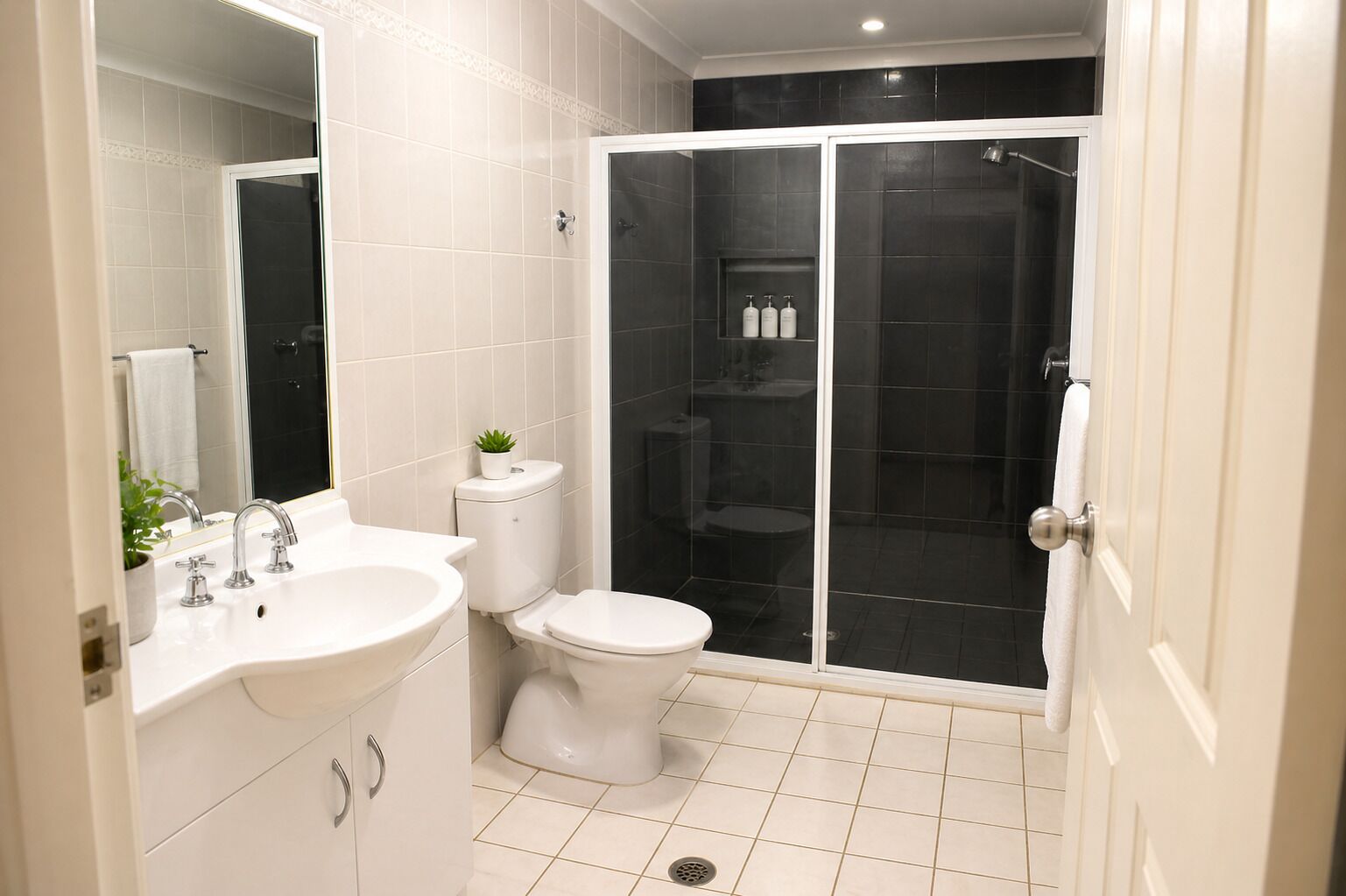 Articles de toilette gratuits, sèche-cheveux, serviettes fournies, savon