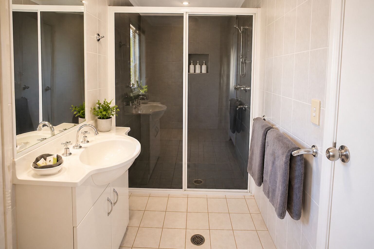 Double Room, Non Smoking | Bathroom | Free toiletries, hair dryer, towels, soap