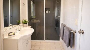 Double Room, Non Smoking | Bathroom | Free toiletries, hair dryer, towels, soap