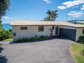 Exterior - The Sands - Beach house with private access to Coopers Beach (Coopers Beach)