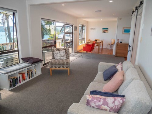 The Sands - Beach house with private access to Coopers Beach