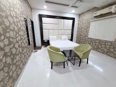 Hotel SR Executive Akola