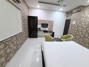 Kamar Royal | Meja kerja