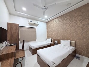 Kamar Standar | Meja kerja