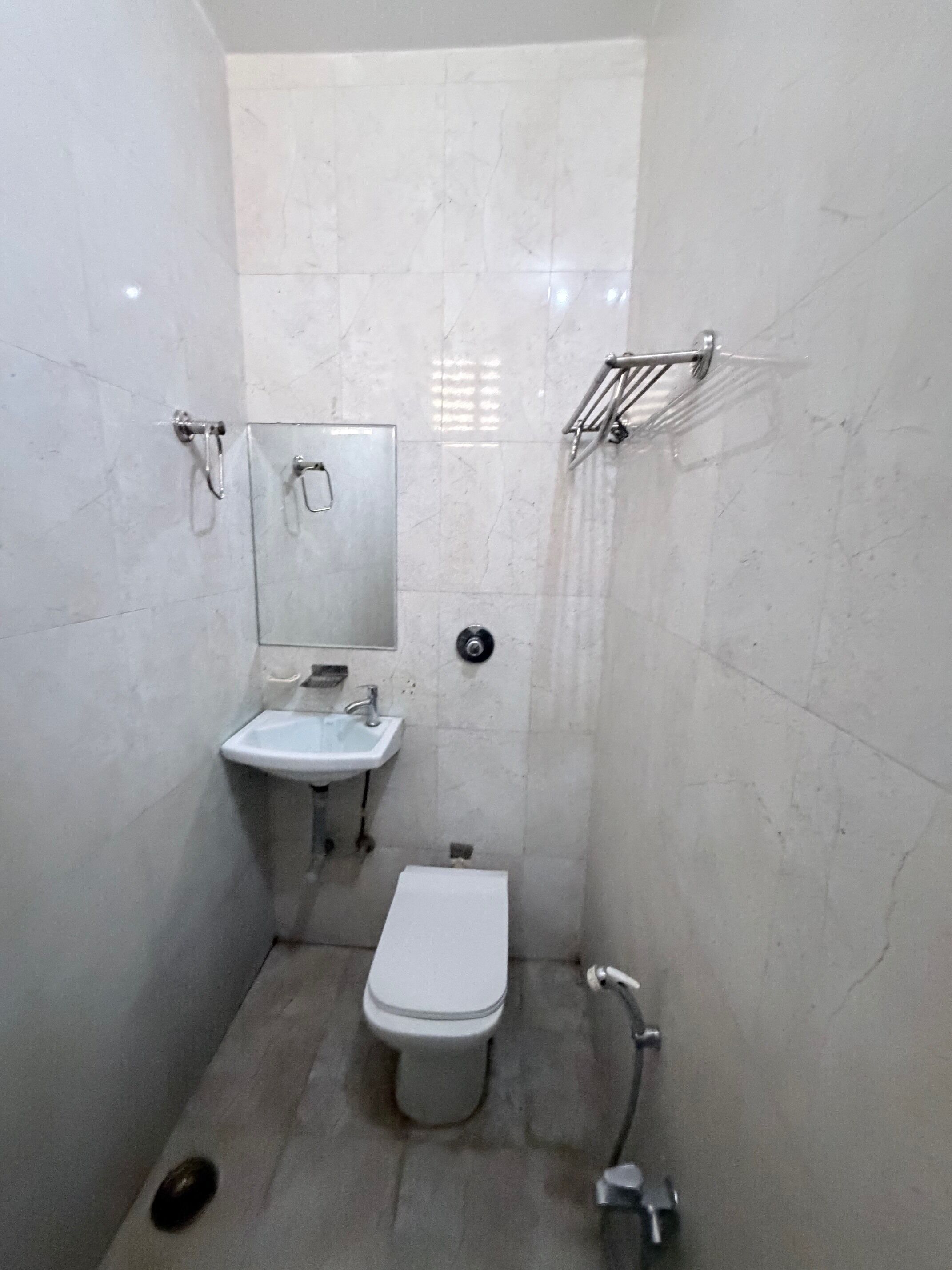 Standard Room | Bathroom | Shower, free toiletries, towels, toilet paper