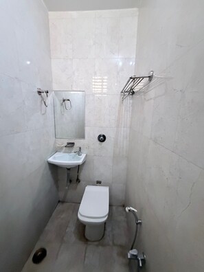 Bathroom - Hotel SR Executive Akola (Akola)