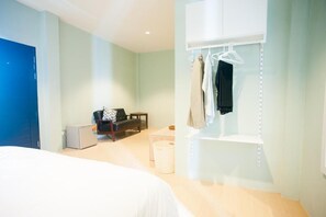 Studio phong cách cổ điển, ban c ông, quang cảnh thành phố