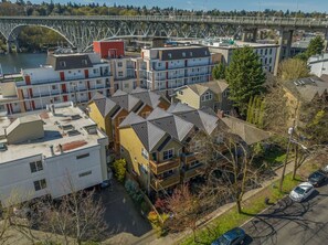 Exterior - 3 Bed, 2.5 Bath Fremont Escape: Hot Tub, BBQ (Seattle)