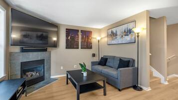 Smart TV, fireplace, DVD player, stereo