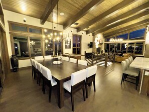 Dining - Yampa Valley Lodge: Newly built offering theater and game room. Walk to gondola! (Steamboat Springs)