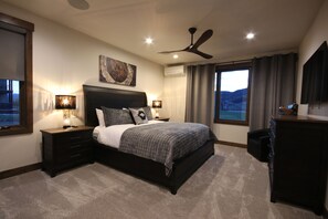 Room - Yampa Valley Lodge: Newly built offering theater and game room. Walk to gondola! (Steamboat Springs)