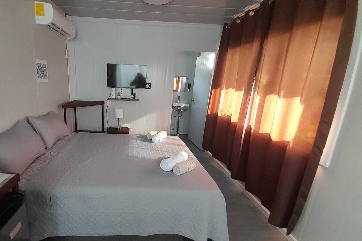 Standard-Studio, 1 Queen-Bett, Blick auf den Innenhof