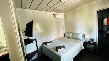 Standardlejlighed - 1 queensize-seng - udsigt til gårdsplads | Gratis Wi-Fi, sengetøj