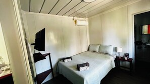 Standard Apartment, 1 Queen Bed, Courtyard View