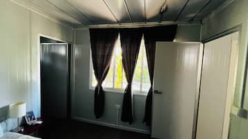 Standard Apartment, Multiple Beds, Courtyard View | Living area