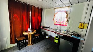 Standard Apartment, Multiple Beds, Courtyard View | Private kitchen - Apartamentos equipados DMR (Uvita)