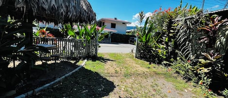 Standard Apartment, 1 Queen Bed, Courtyard View | Terrace/patio