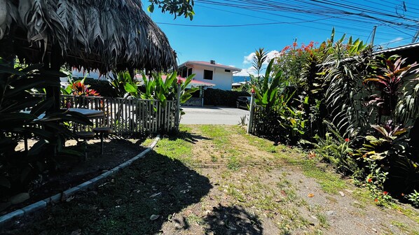 Standard Apartment, 1 Queen Bed, Courtyard View | Terrace/patio