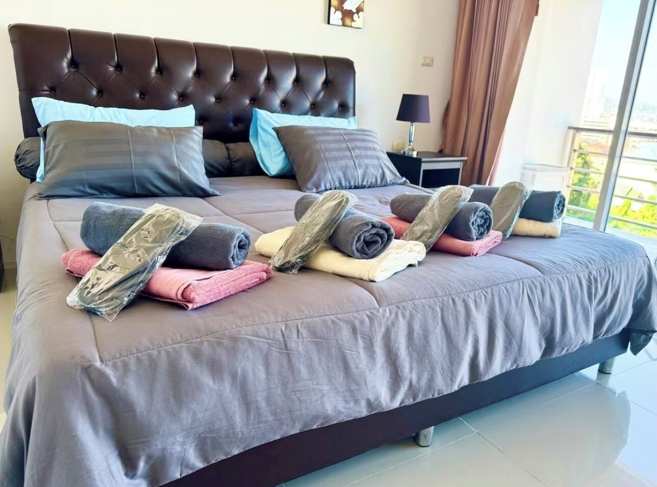 1 habitación, caja de seguridad en la habitación y escritorio 