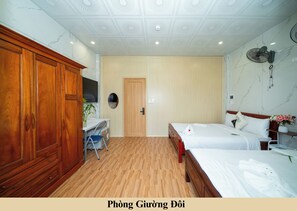 Familieværelse med dobbeltseng eller 2 enkeltsenge - balkon - bjergudsigt