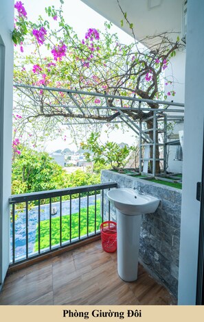 Family Double or Twin Room, Balcony, Mountain View | Interior - Green Homestay  (Ngu Hanh Son)