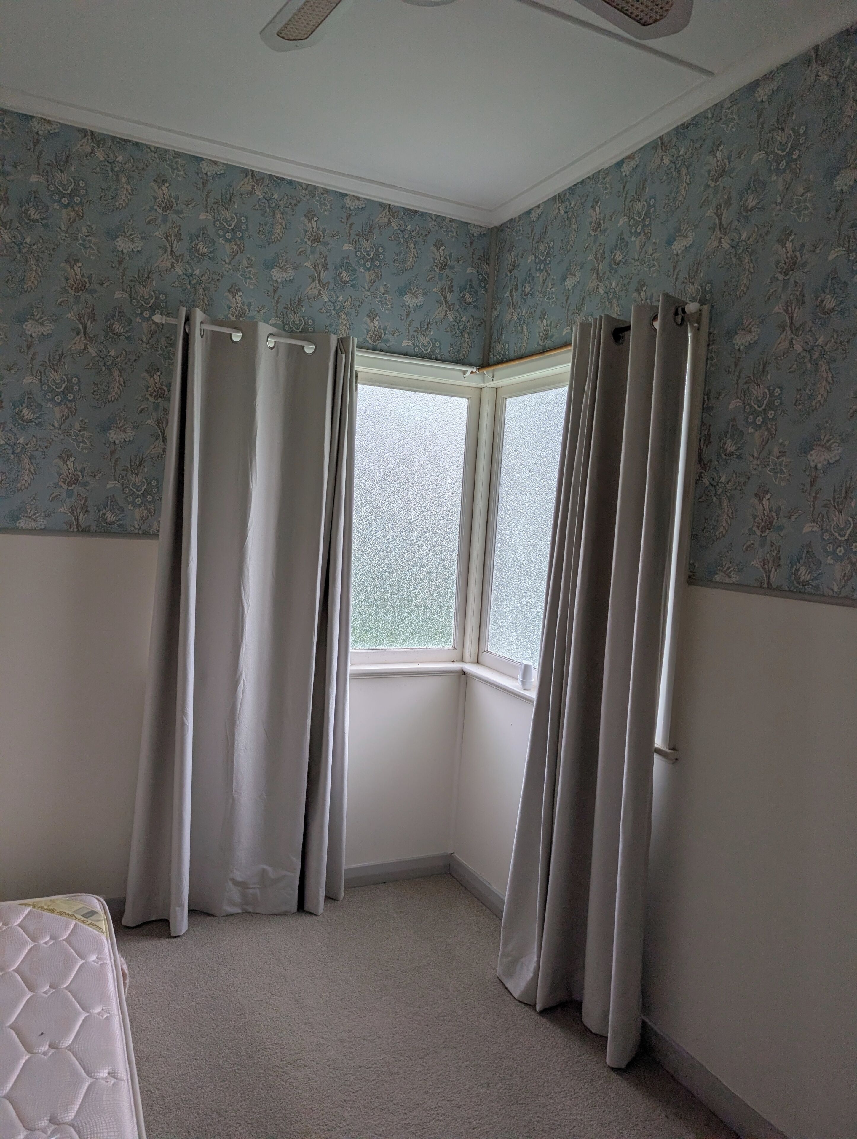 2 bedrooms, iron/ironing board, bed sheets