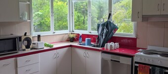 Centrally located cottage in Imbil. 15 mins from Borumba Dam. Pet friendly.