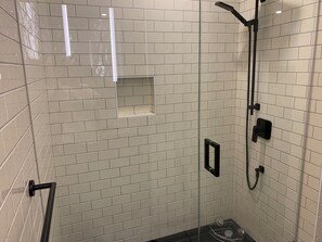 Bathroom - Cozy suite in Royal Oak (Victoria)