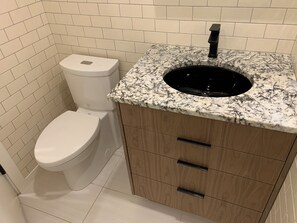 Bathroom - Cozy suite in Royal Oak (Victoria)