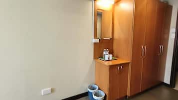 Deluxe Twin Room, City View | Interior