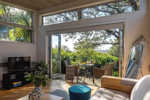 Tutiri – Oneroa Studio Retreat