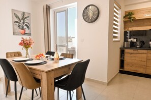 Dining - Viviani Court 2bd Modern Apt Xewkija Gozo (Xewkija)