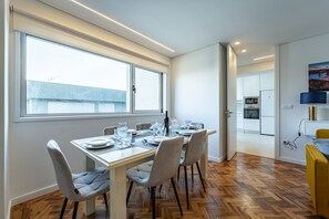 Dining - Porto Luxury Downtown Apartment & Garage (Oporto)