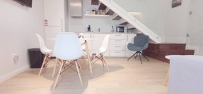 Dining - Typical Quarter Nest (Oporto)