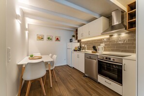 Fridge, microwave, oven, stovetop - Douro View Charming Apartment Duplex by YourHost (Valbom)