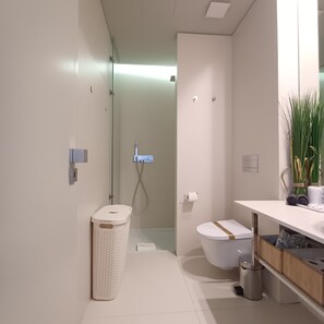 Shower, hair dryer, towels, shampoo - RestOnDouro Oporto Family (Valbom)