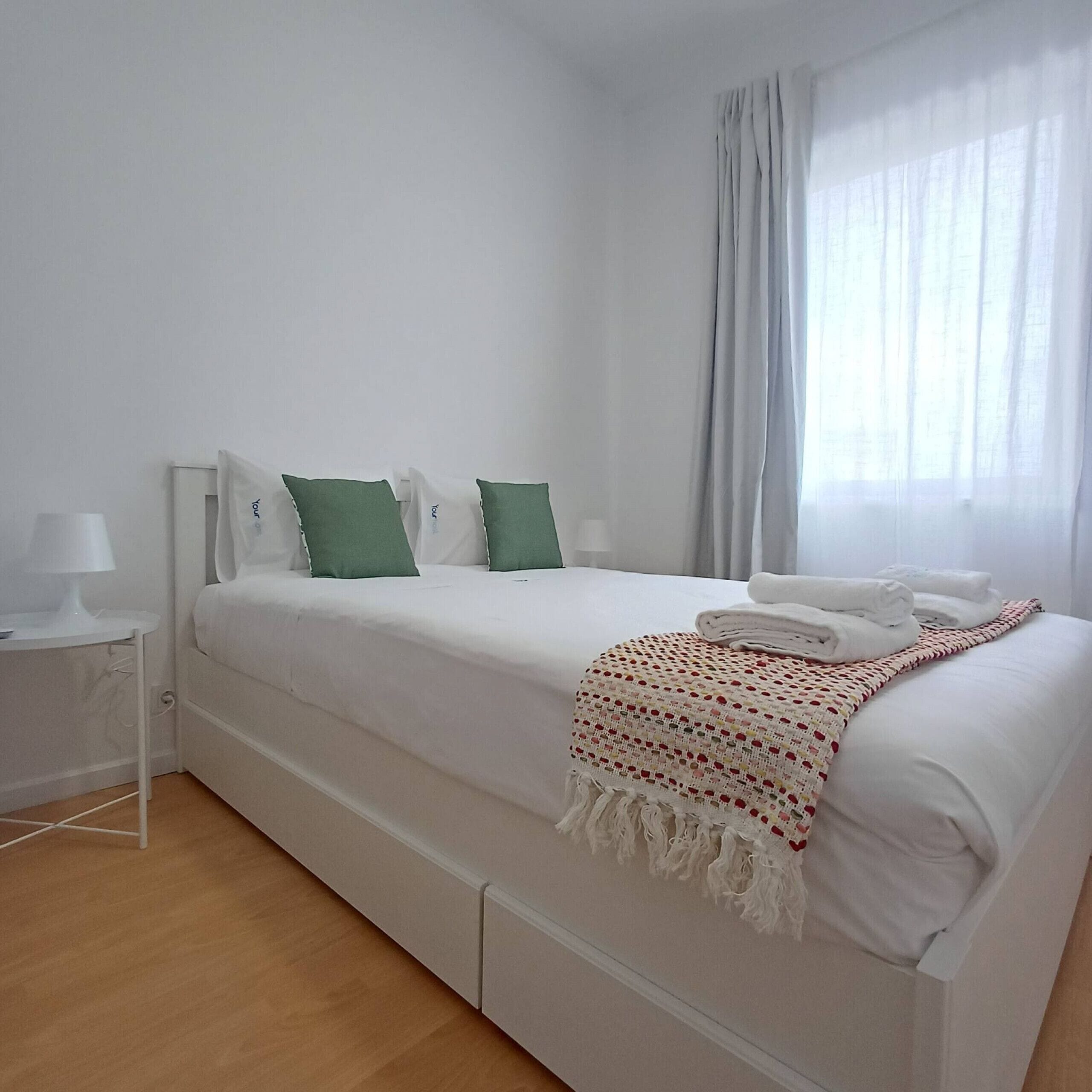 Iron/ironing board, free WiFi, bed sheets
