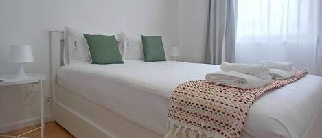 Iron/ironing board, free WiFi, bed sheets