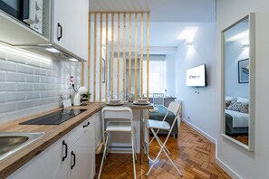 Fridge, microwave, coffee/tea maker, electric kettle - New Alegria in Town 1 (Oporto)