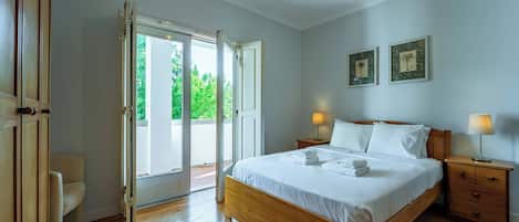 5 bedrooms, iron/ironing board, free WiFi, bed sheets