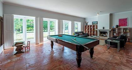 Casa das Pintoras Garden and Pool