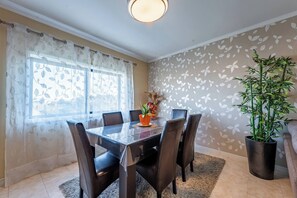 Dining - Cozy and Quiet Spacious Flat (Oliveira do Douro)