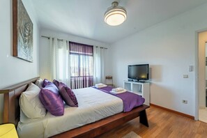 Bügeleisen/Bügelbrett, Reisekinderbett, kostenloses WLAN, Bettwäsche