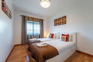 Iron/ironing board, travel cot, free WiFi, bed sheets - Cozy and Quiet Spacious Flat (Oliveira do Douro)