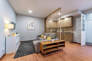 TV - Experience the Charm  Porto Apartment with Terrace (Oporto)
