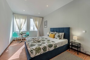 4 bedrooms, iron/ironing board, free WiFi, bed sheets - Experience the Charm  Porto Apartment with Terrace (Oporto)